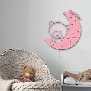 Geschenk zur Geburt, Taufe, zum Geburtstag oder Weihnachten - 'Bär auf Mond' rosa, LED RGB Nachtlicht / Wandlampe für Kinderzimmer aus Holz personalisiert mit Name und Geburtsdaten 