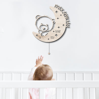 Geschenk zur Geburt, Taufe, zum Geburtstag oder Weihnachten - 'Bär auf Mond' LED Nachtlicht / Wandlampe für Kinderzimmer aus Holz personalisiert mit Name und Geburtsdaten