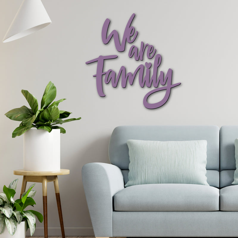 We are Family Wanddeko, Deko aus Holz, Geschenkidee für Eltern, Familienliebe, XXL Wandtattoo aus Holz für Wohnzimmer