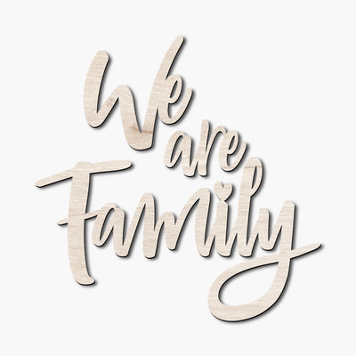 We are Family Wanddeko, Deko aus Holz, Geschenkidee für Eltern, Familienliebe, XXL Wandtattoo aus Holz